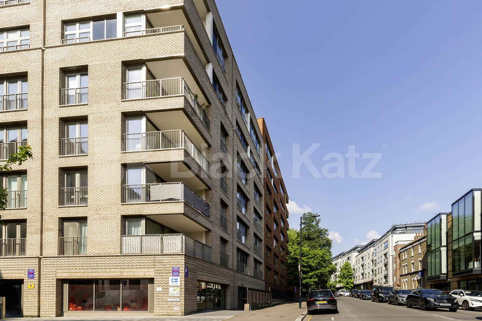 Stylish and modern 2 bedroom 2 bathroom apartment with south facing balconies  Market Road, Islington